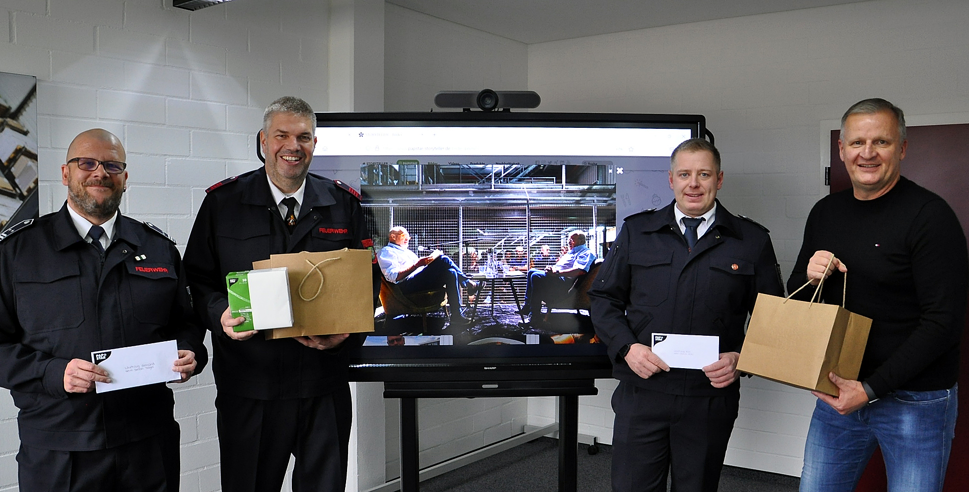 2 2022 Spende Papstar Feuerwehren Kall und gemnd 2